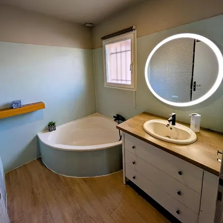 Maison Familiale Avec Jacuzzi Et Clim Сasa de vacaciones *
